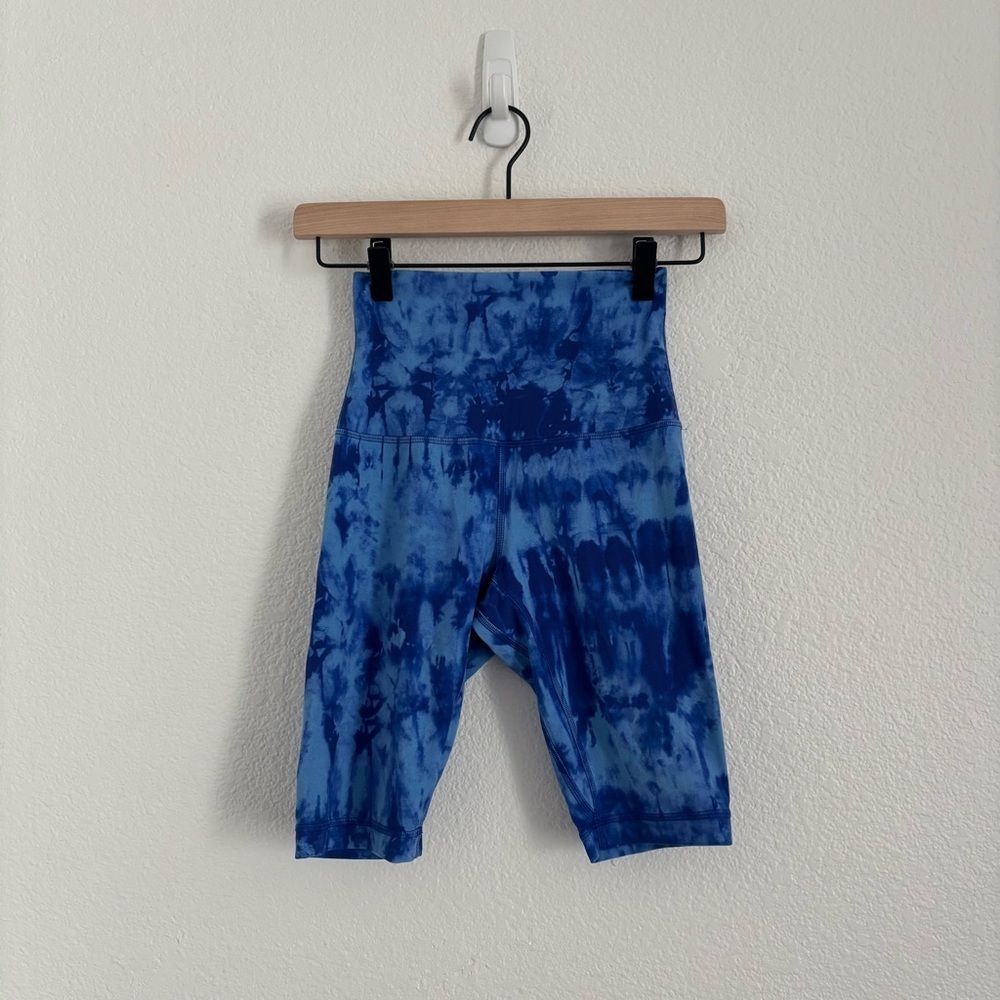 Lululemon Women's Size 4 Blue Tie Dye Align Super High Rise Shorts - Picture 2 of 5